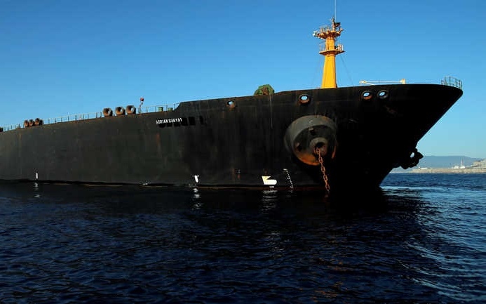 Tàu chở dầu đầu tiên của Iran đến vùng đặc quyền kinh tế Venezuela